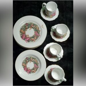 BNIB!!  Vintage Rare 17 piece Disney Christmas Dinnerware China Set